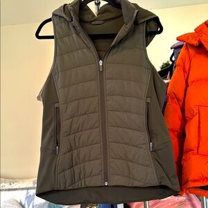 lululemon quilted vest sz 10